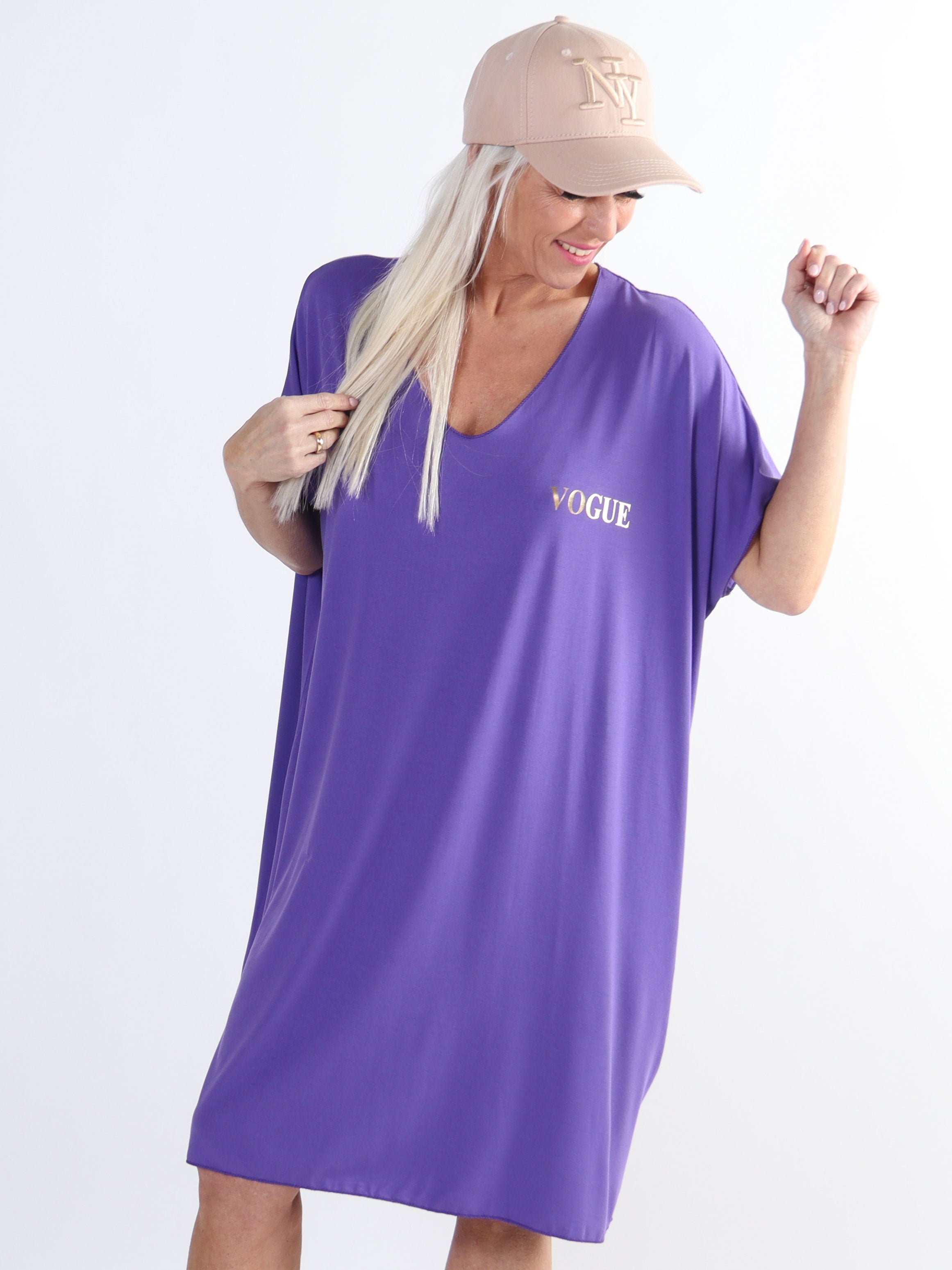 Ellen - Plus size t-shirtkjole i viskose med guldskrift